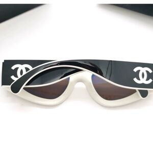 CHANEL Monochrome Sunglasses